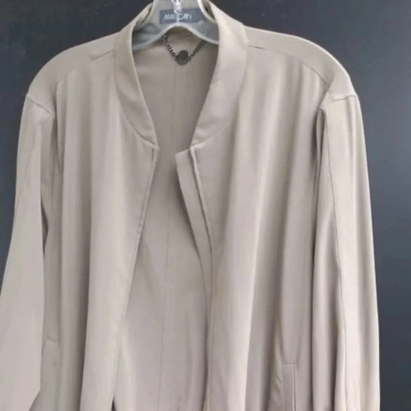 Marc Cain Oversized bomber jacket in blouson style-Army green size M - Picture 3 of 12